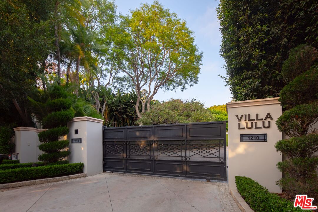 Photo of 1210 Benedict Canyon Dr, Beverly Hills, CA 90210