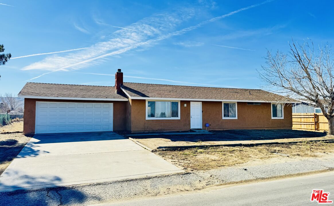 Photo of 15724 Newmont Ave, Lancaster, CA 93535