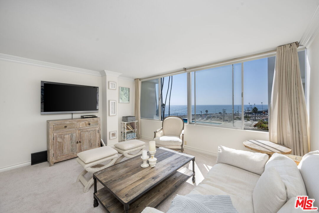Photo of 17366 W Sunset Blvd #103, Pacific Palisades, CA 90272