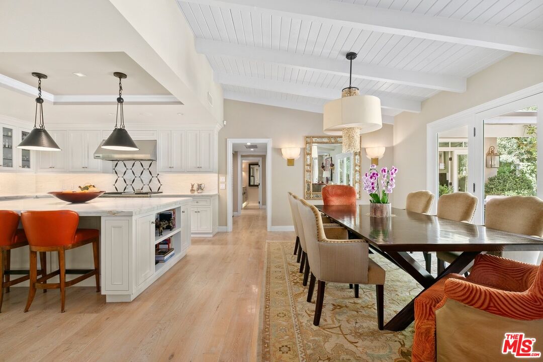 Photo of 2552 Benedict Canyon Dr, Beverly Hills, CA 90210