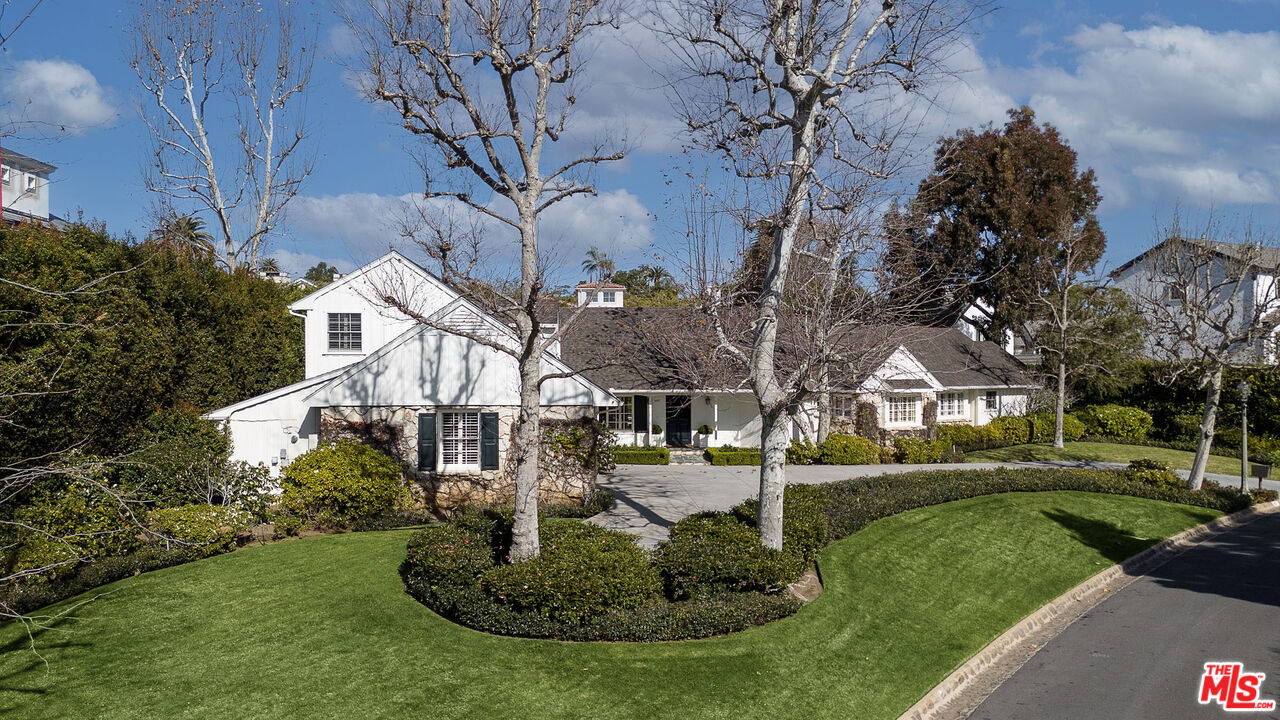 Photo of 1457 San Remo Dr, Pacific Palisades, CA 90272