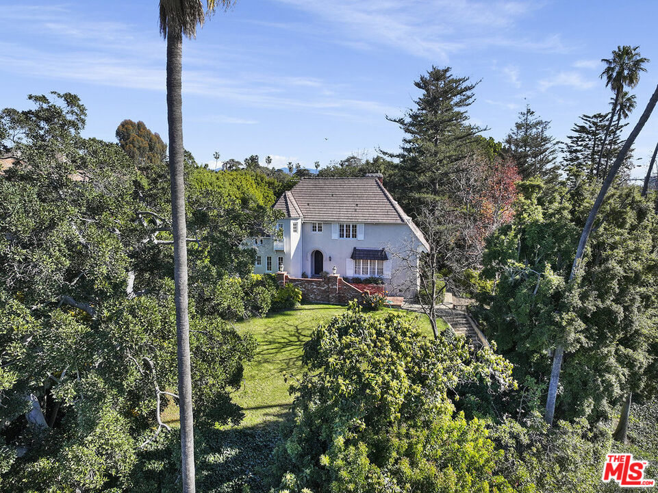 Photo of 174 S Burlingame Ave, Los Angeles, CA 90049