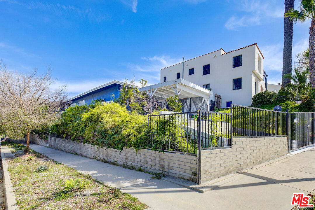 Photo of 10640 Butterfield Rd, Los Angeles, CA 90064