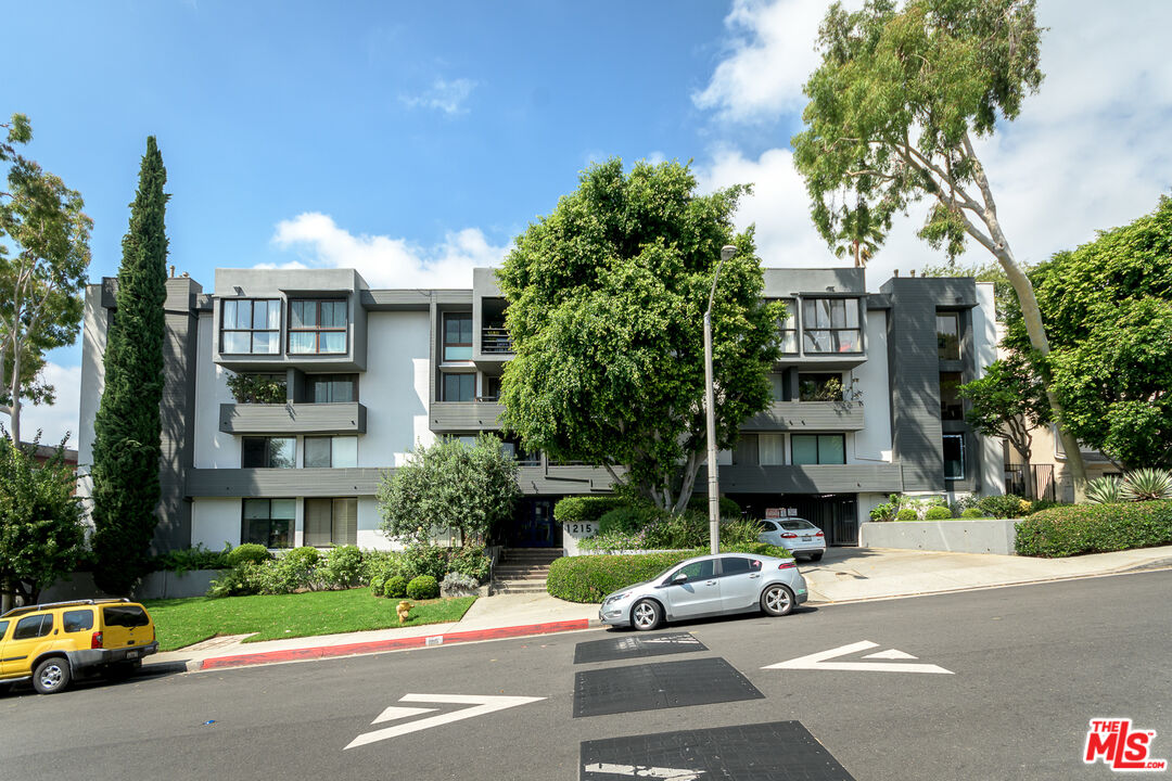 Photo of 1215 N Olive Dr #210, West Hollywood, CA 90069