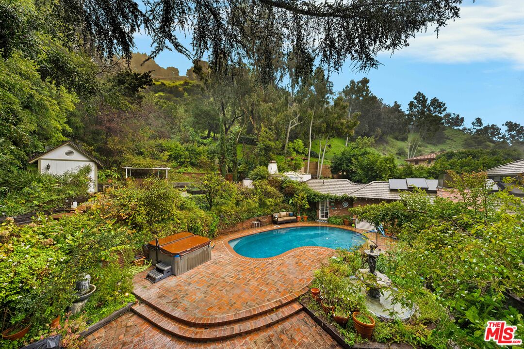 Photo of 1326 Benedict Canyon Dr, Beverly Hills, CA 90210