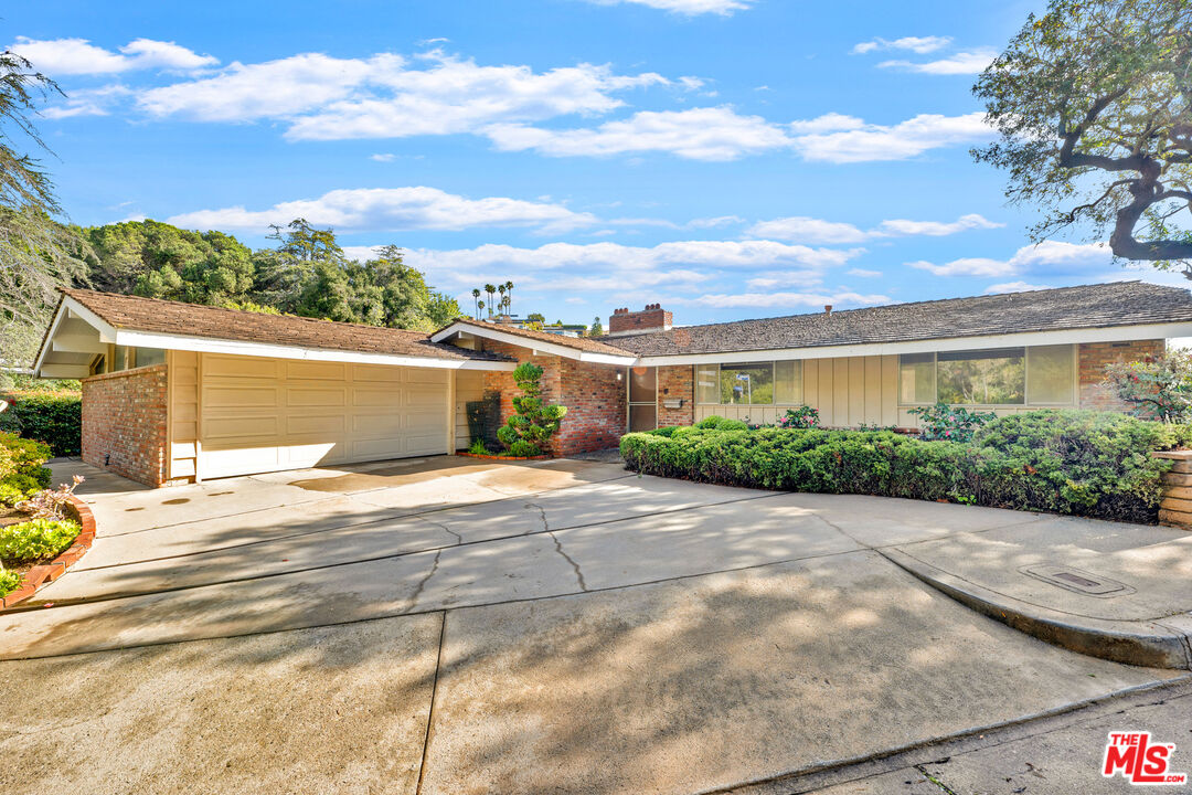 Photo of 1022 Tellem Dr, Pacific Palisades, CA 90272