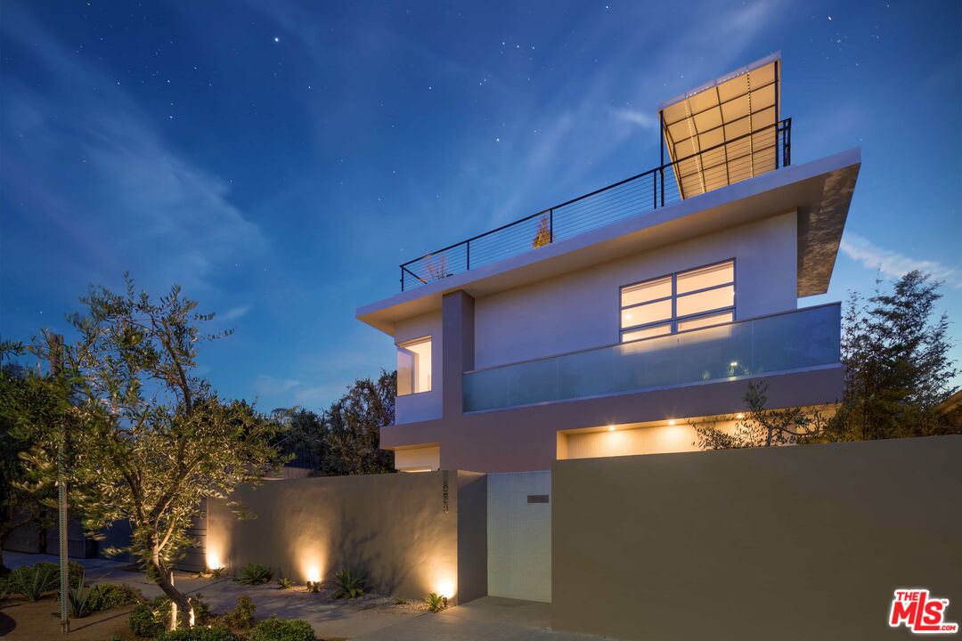 658 Santa Clara Ave