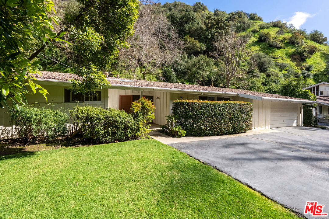 Photo of 2744 Mandeville Canyon Rd, Los Angeles, CA 90049