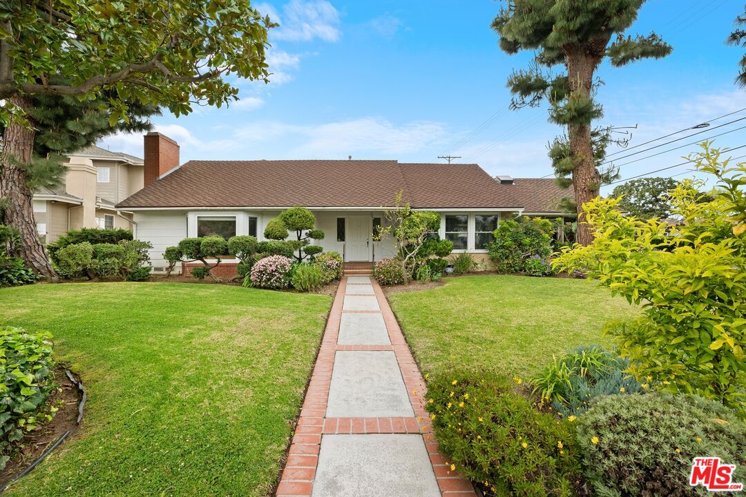 Photo of 7701 Hosford Ave, Los Angeles, CA 90045