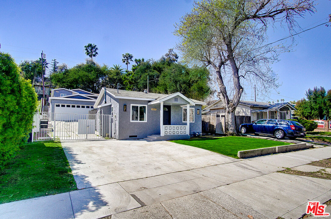 Photo of 1317 N Chester Ave, Inglewood, CA 90302