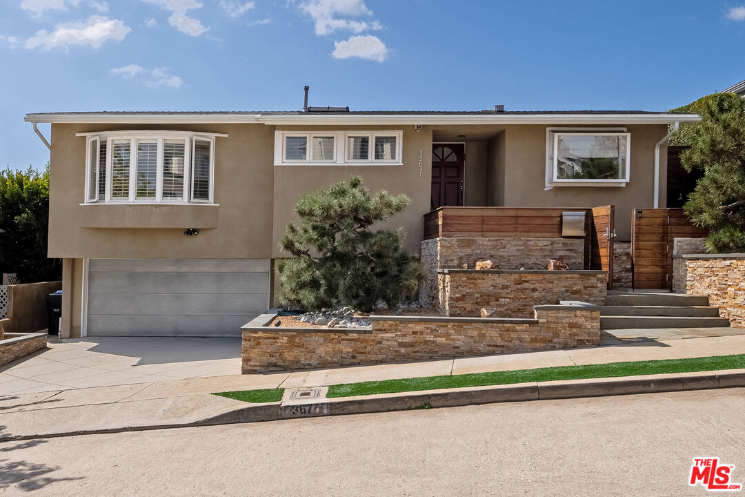 Photo of 367 Dalkeith Ave, Los Angeles, CA 90049