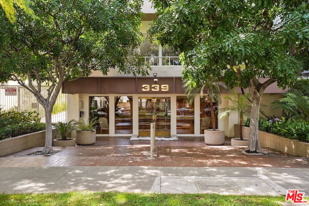 Photo of 339 N Palm Dr #104, Beverly Hills, CA 90210