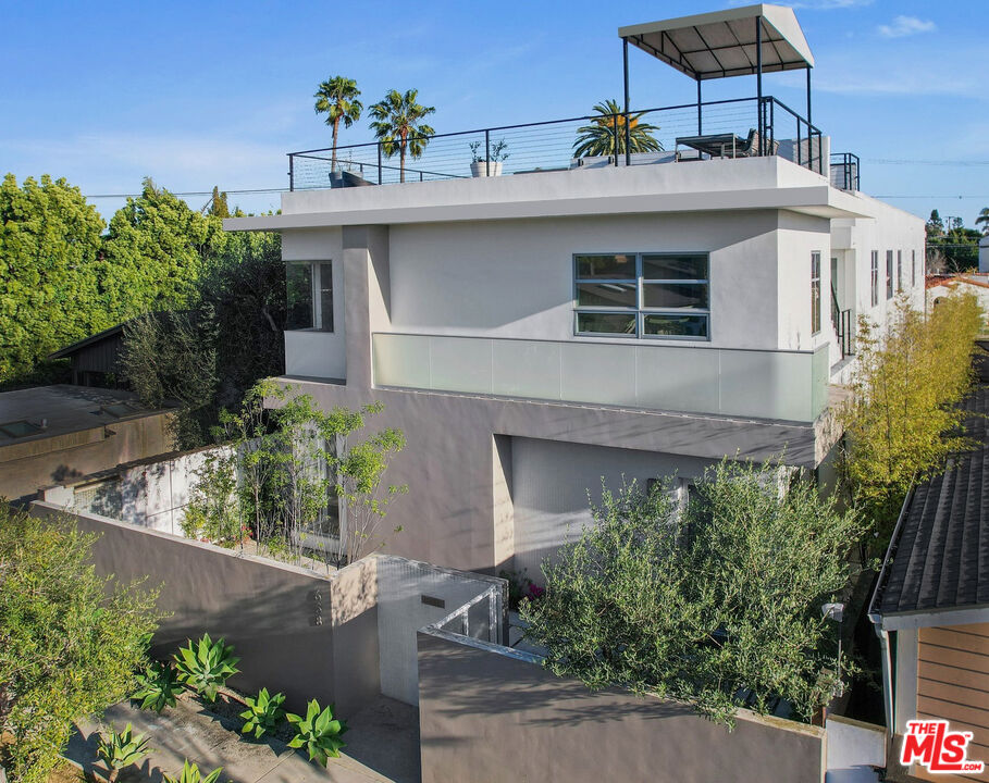 658 Santa Clara Ave
