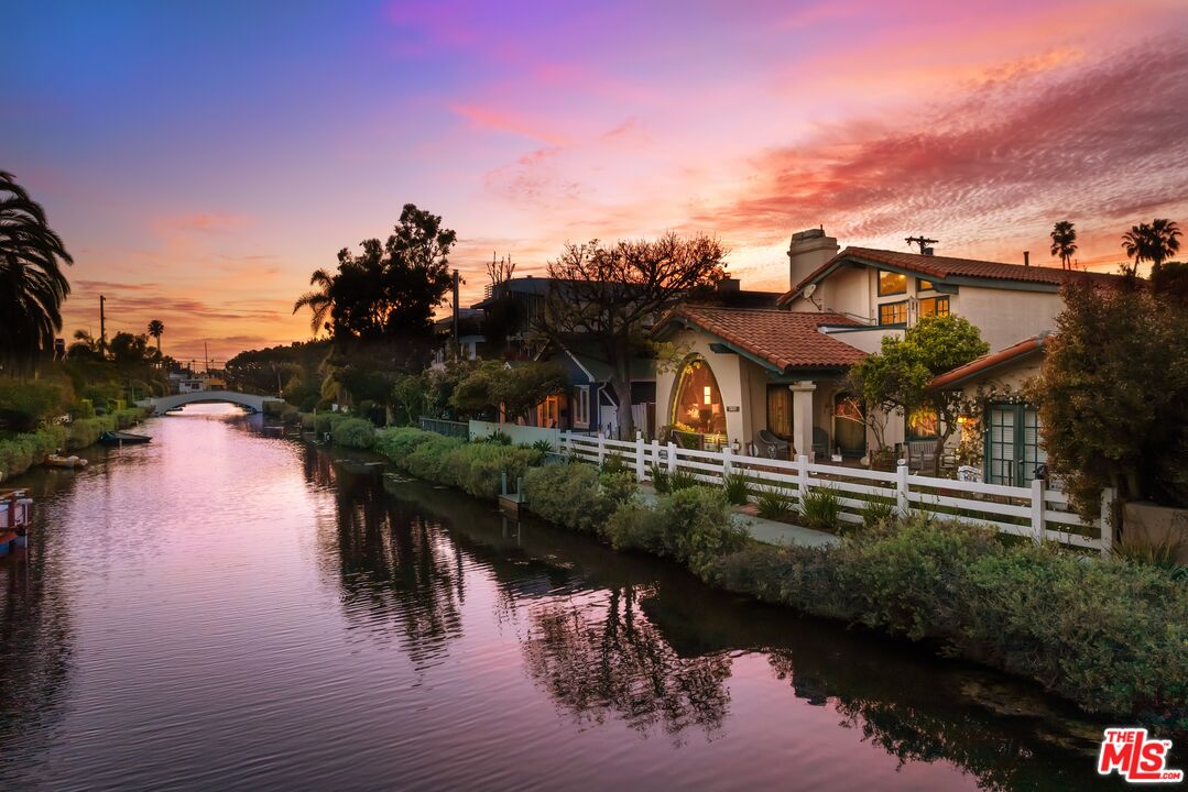 Photo of 431 Howland Canal, Venice, CA 90291