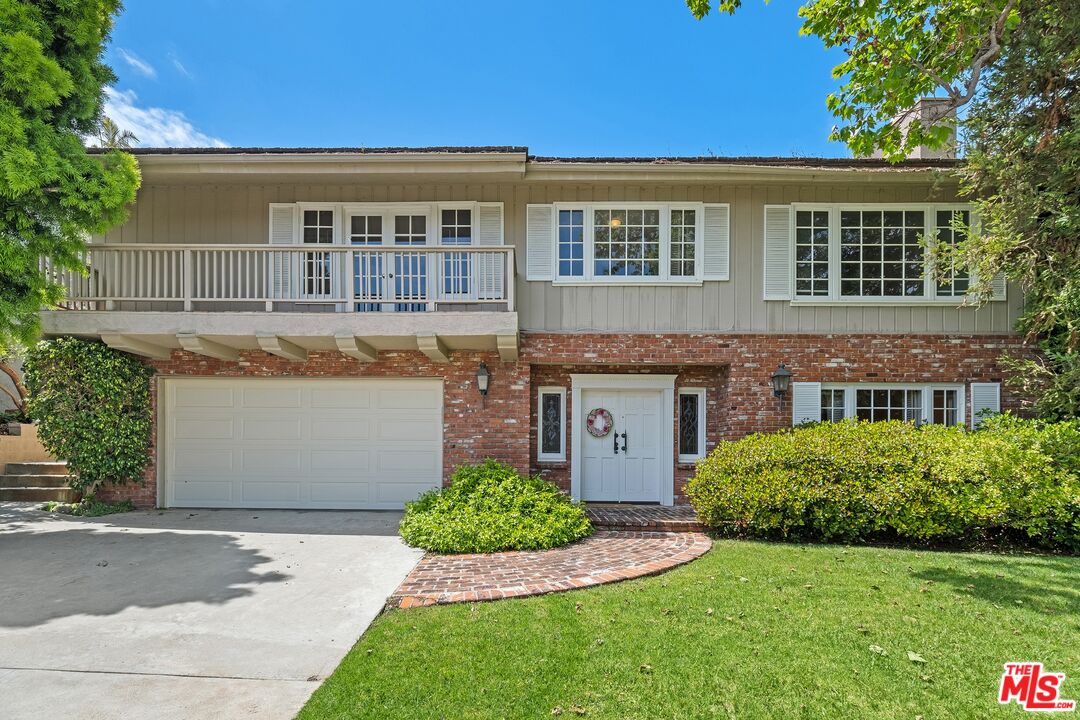 Photo of 17481 Tramonto Dr, Pacific Palisades, CA 90272