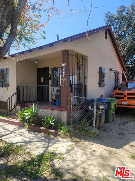 Photo of 8021 Towne Ave, Los Angeles, CA 90003