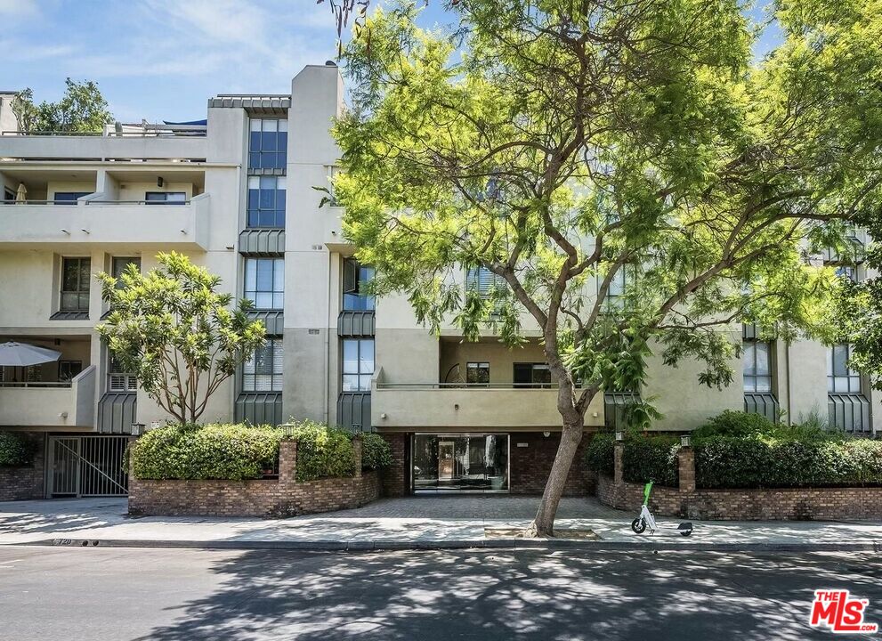 Photo of 720 Huntley Dr #105, West Hollywood, CA 90069