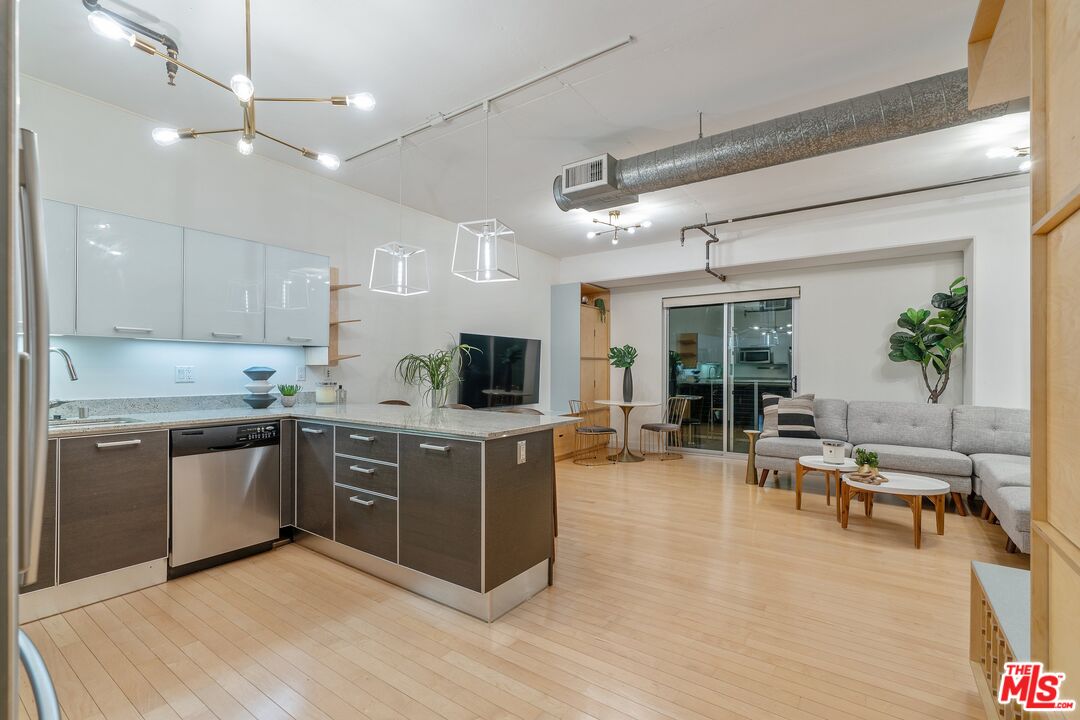 Photo of 645 W 9th St #433, Los Angeles, CA 90015