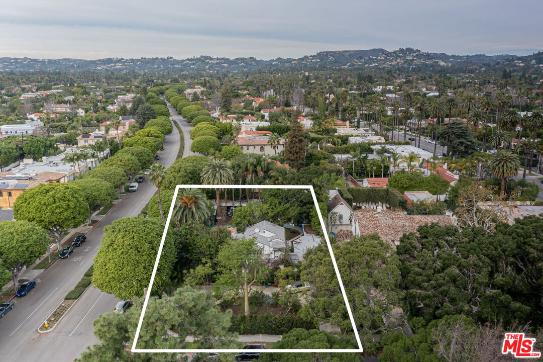 Photo of 1405 N Park Way, Beverly Hills, CA 90210
