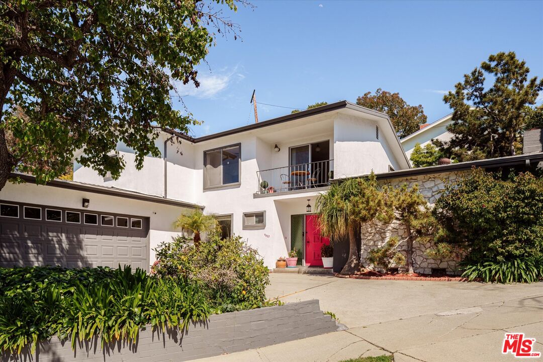Photo of 9527 Beverlywood St, Los Angeles, CA 90034