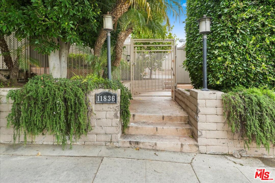 Photo of 11836 Mayfield Ave #4, Los Angeles, CA 90049