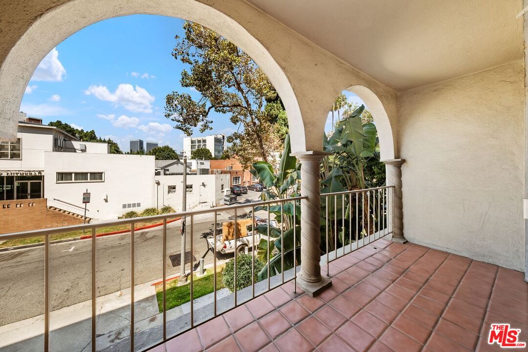 Photo of 434 S CANON DR #201, BEVERLY HILLS, CA 90212