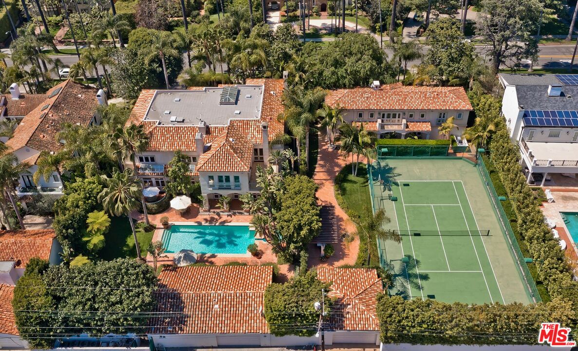 Photo of 812-- 814 N Bedford Dr, Beverly Hills, CA 90210