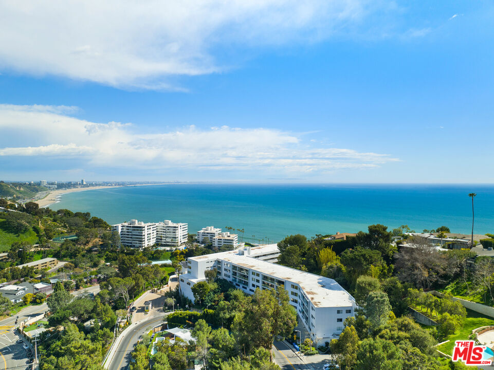 Photo of 17337 Tramonto Dr #111, Pacific Palisades, CA 90272