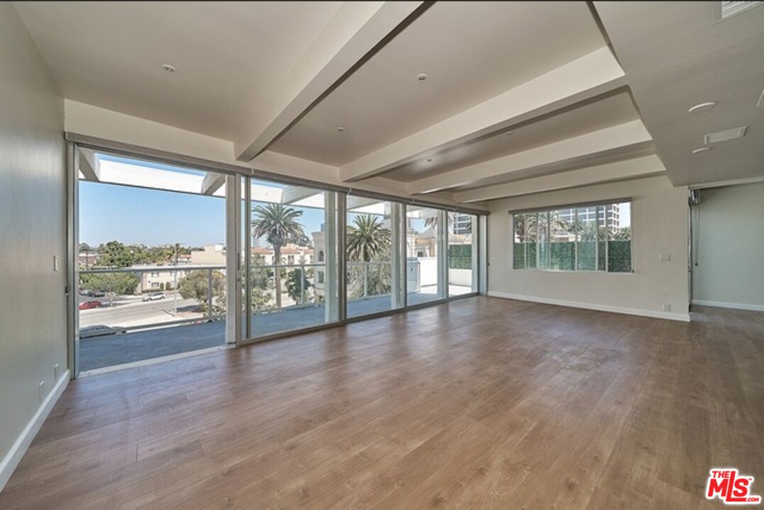 Photo of 131 N Gale Dr #Penthouse, Beverly Hills, CA 90211
