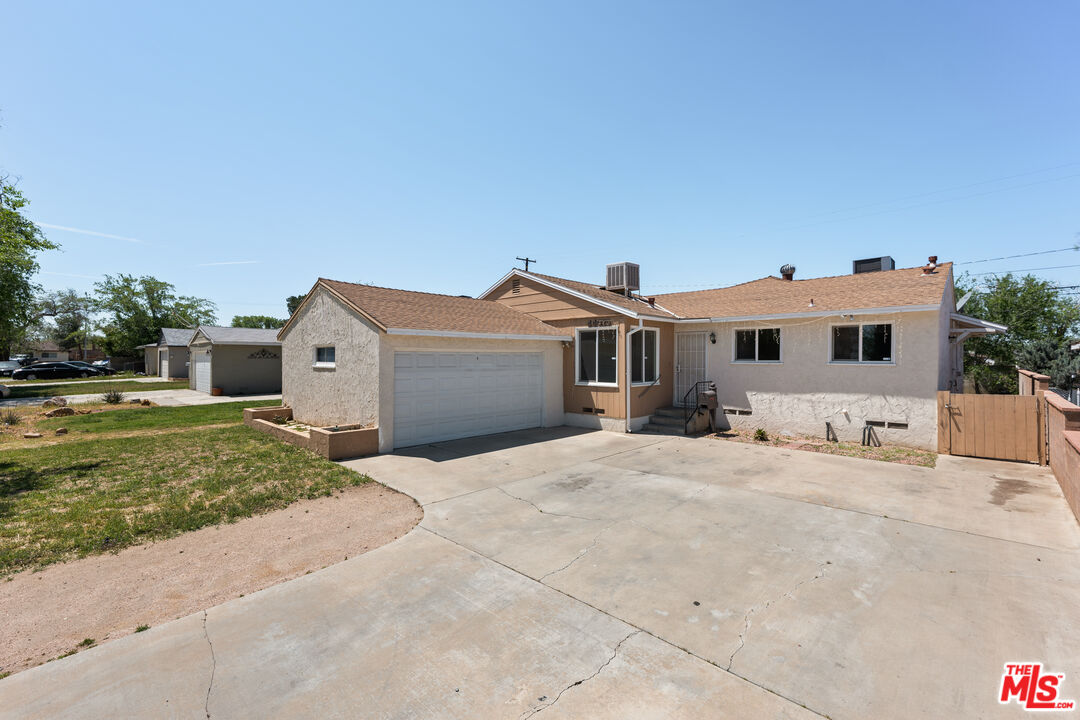 Photo of 44025 Date Ave, Lancaster, CA 93534