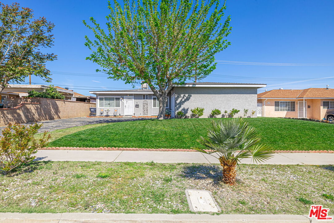 Photo of 38915 Foxholm Dr, Palmdale, CA 93551