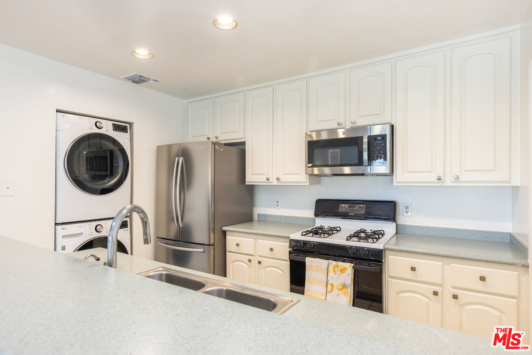 3992-east-blvd#203,los-angeles,ca,90066