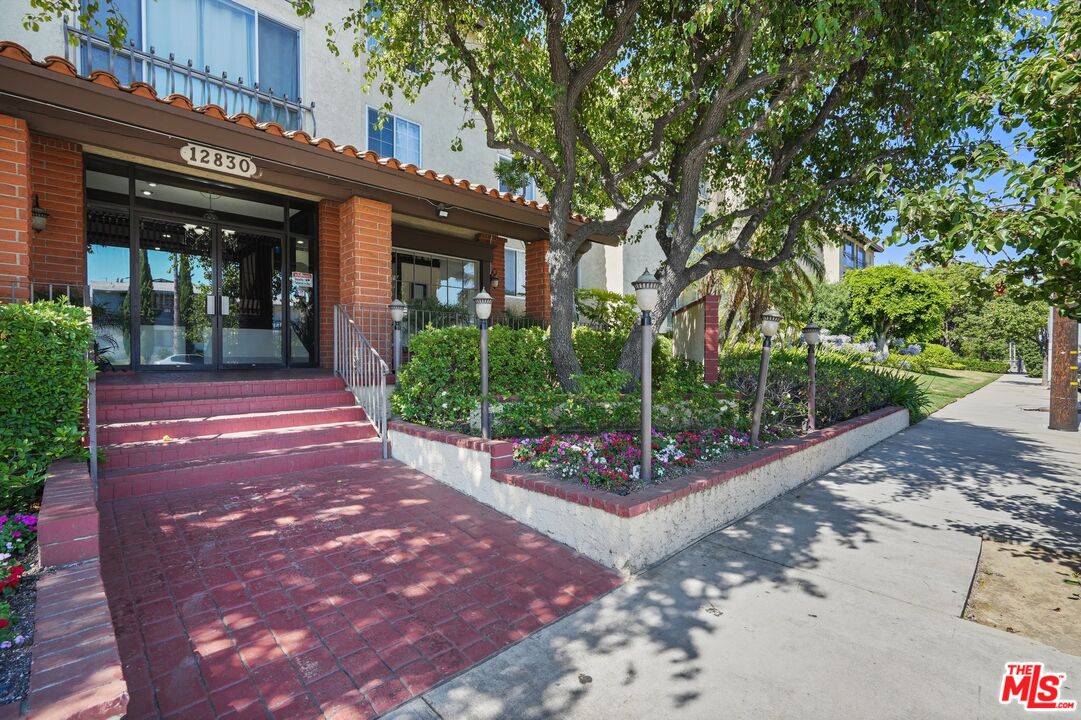 12830 Burbank Blvd Unit: 212