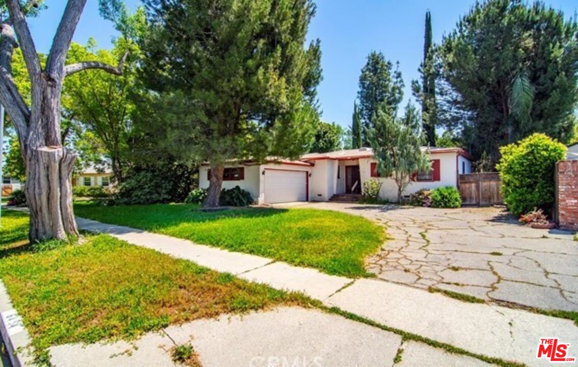 Photo of 6454 Glade Ave, Woodland Hills, CA 91303