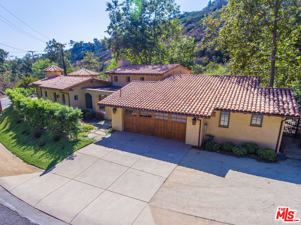 3713 Las Flores Canyon Rd