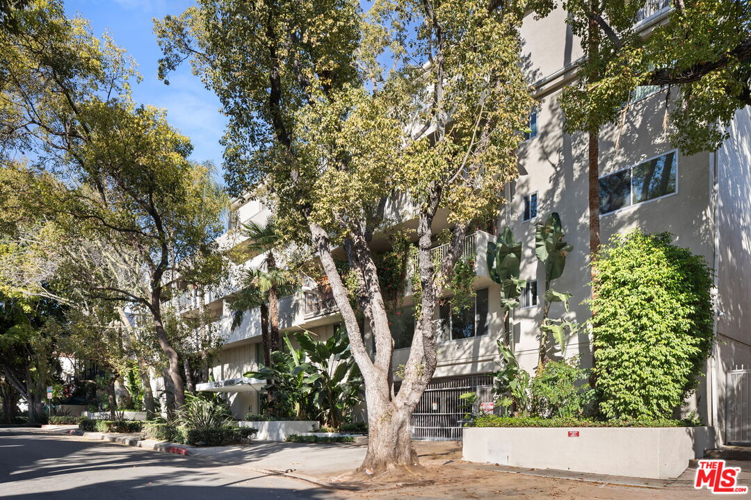 1200 N Flores St Unit: 106