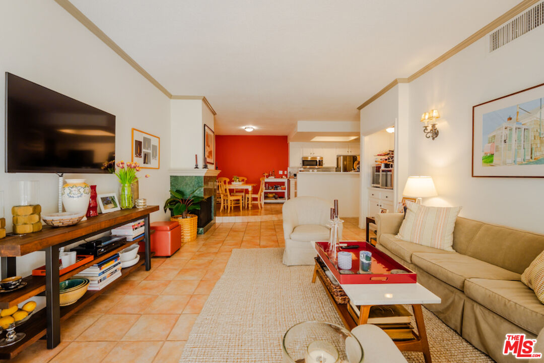 Photo of 521 Montana Ave #104, Santa Monica, CA 90403