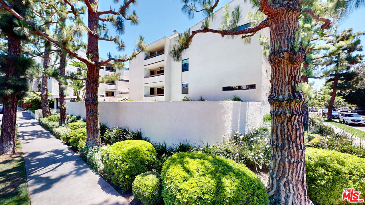 8380 Waring Ave Unit: 102