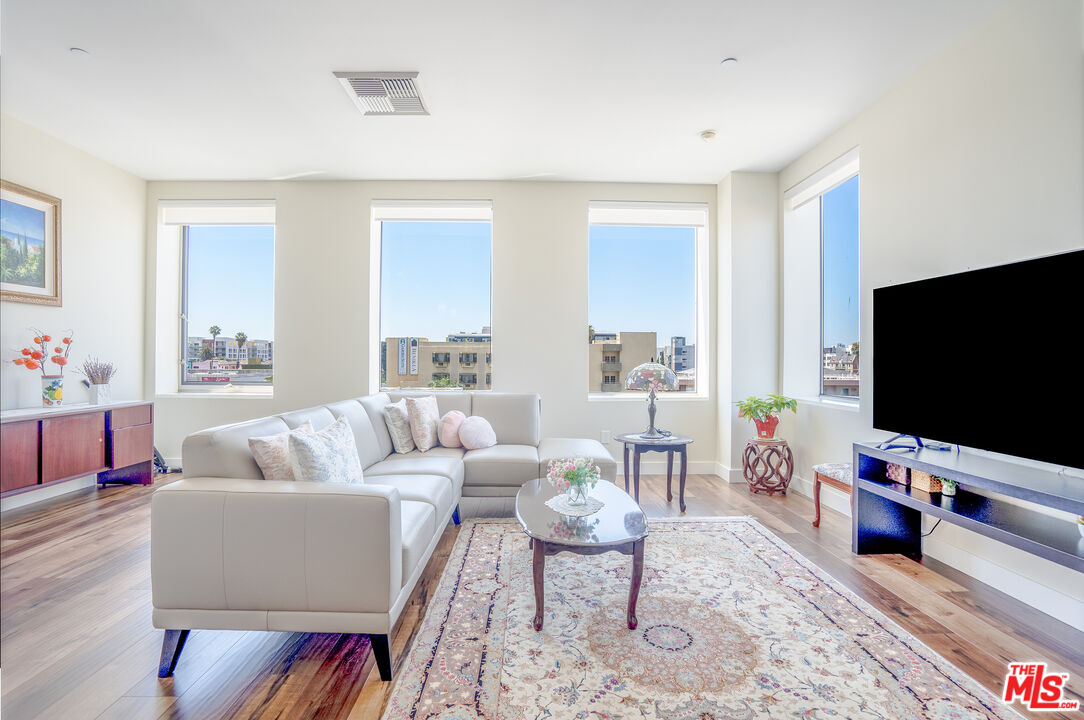 Photo of 3810 Wilshire Blvd #412, Los Angeles, CA 90010