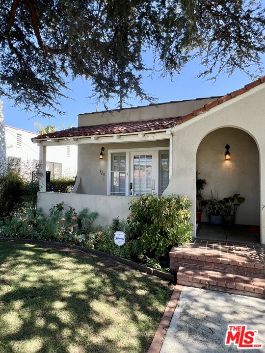820 N Kilkea Dr