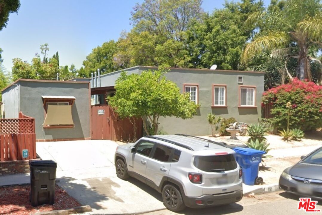 1121 N Curson Ave Unit: 1