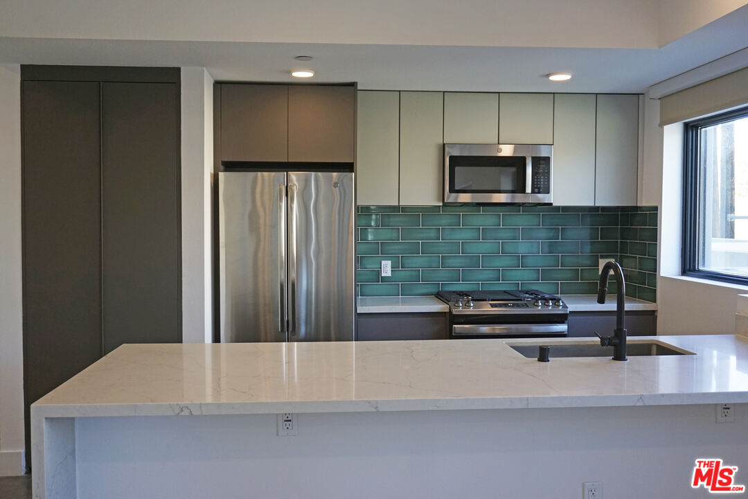 2140 Butler Ave Unit: 211