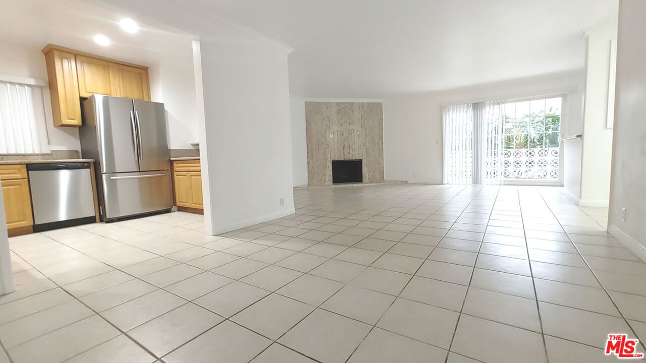 1005 S Barrington Ave Unit: 1