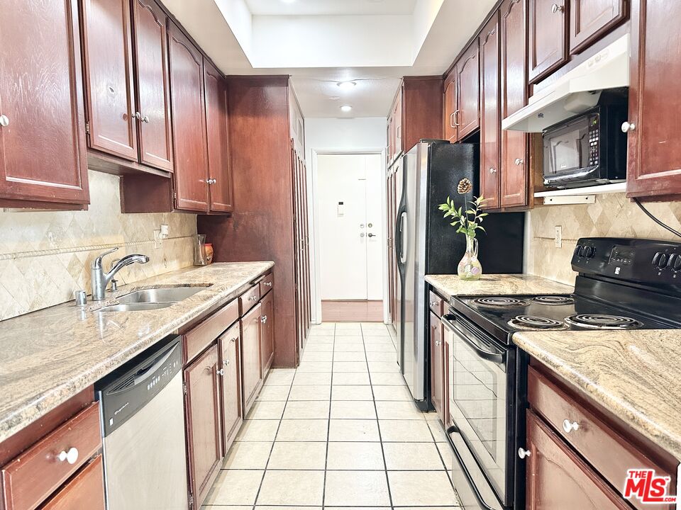 2175 S Beverly Glen Blvd Unit: 303
