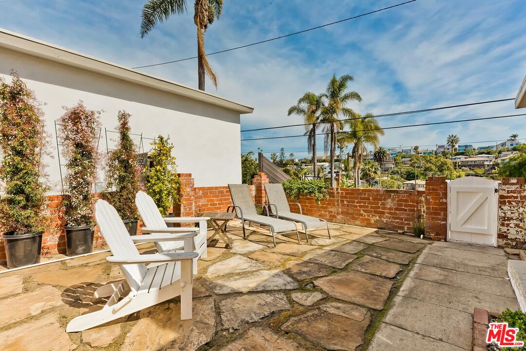 Photo of 7031 Earldom Ave, Playa Del Rey, CA 90293