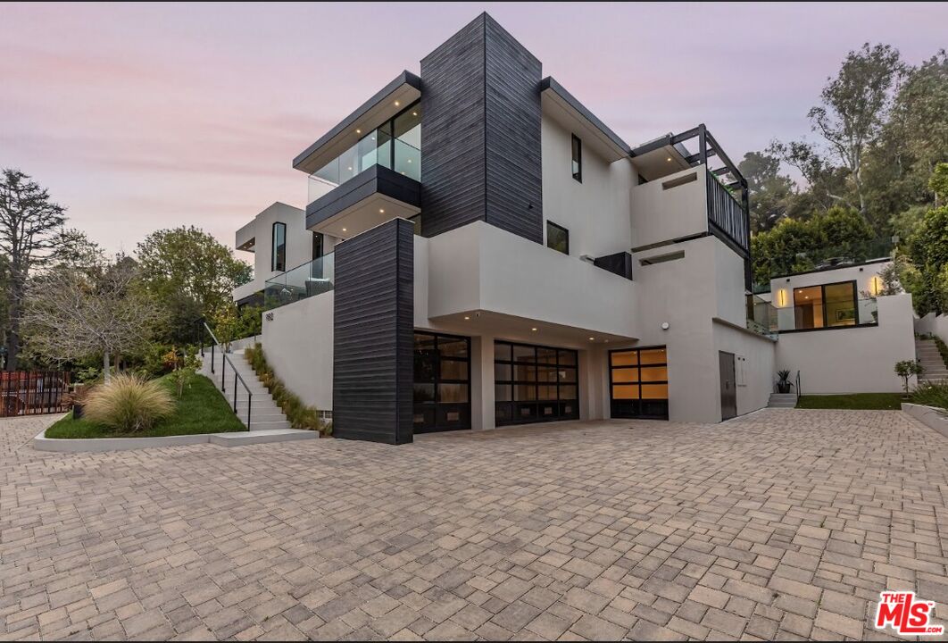 982 Stone Canyon Rd