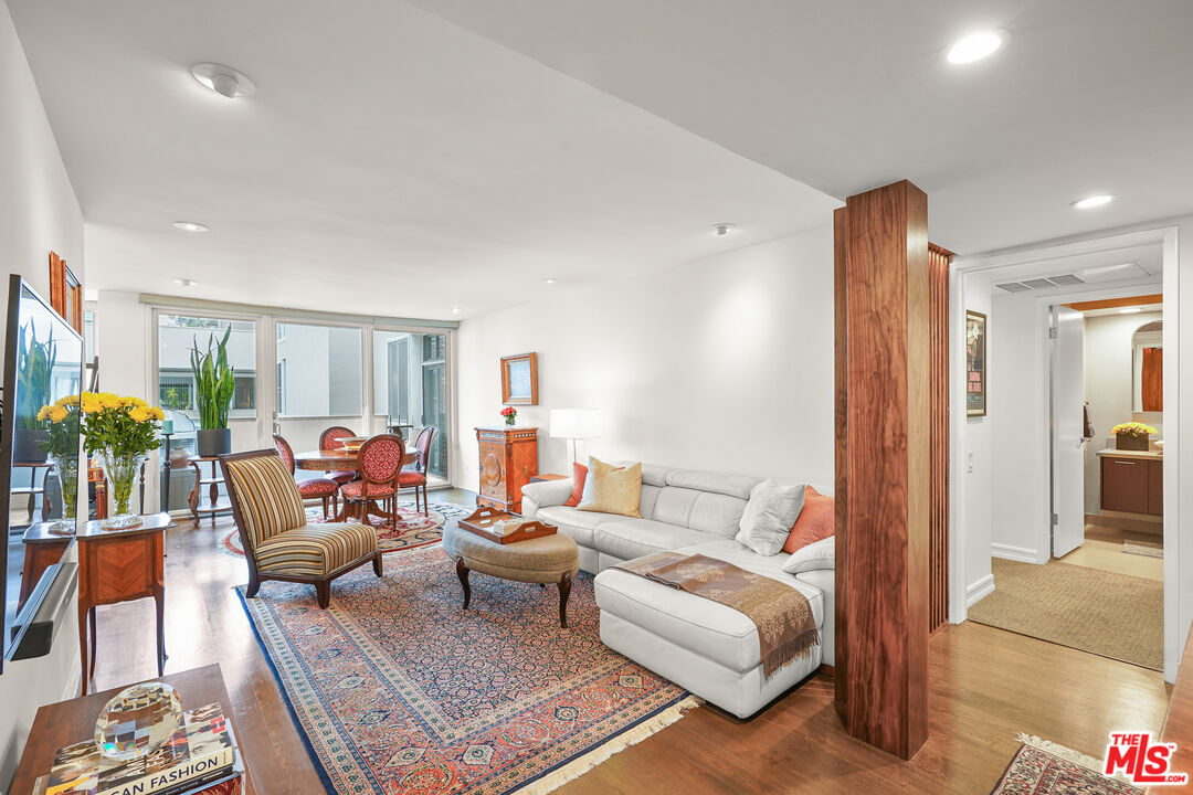1025 N Kings Rd Unit: 318