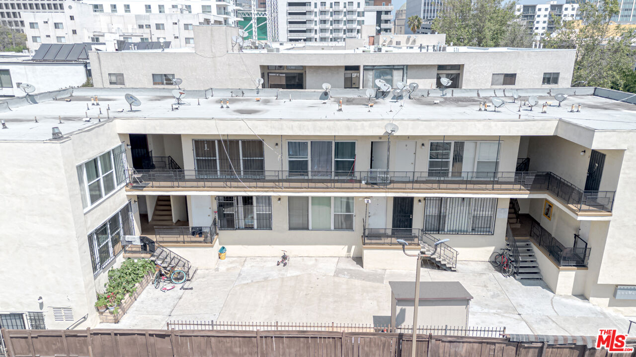 741 S Hobart Blvd Unit: 13