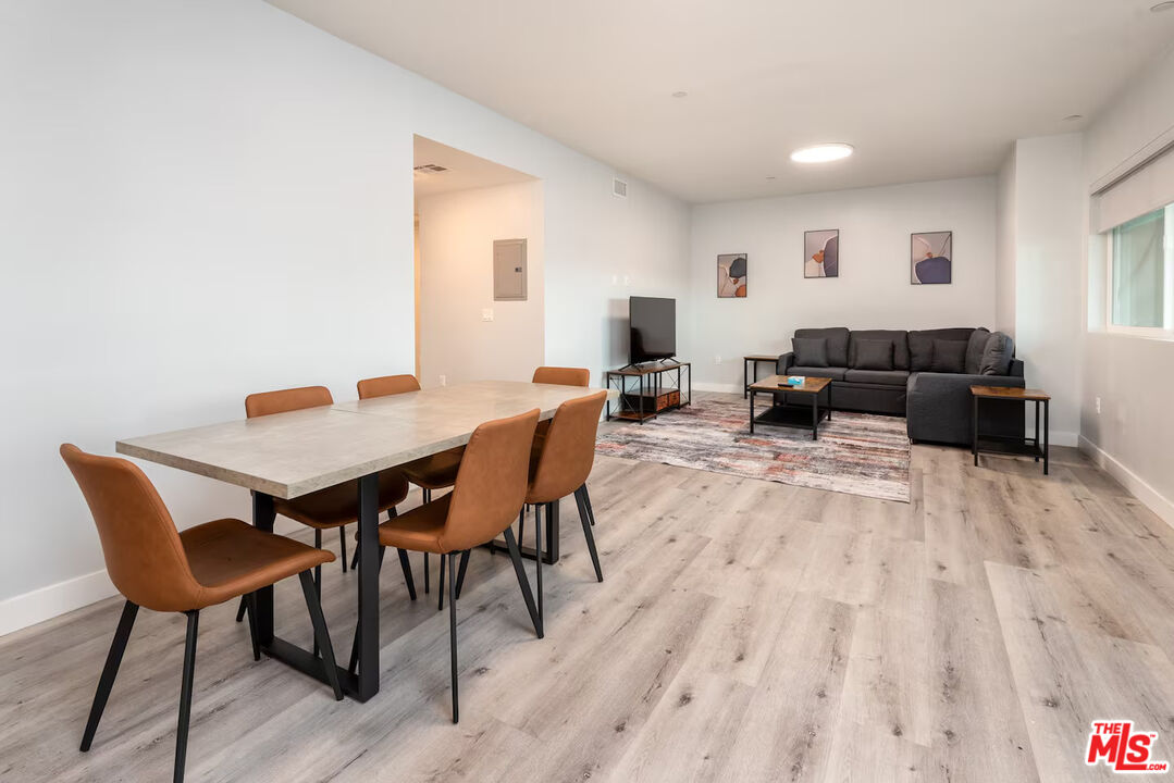 917 S Berendo St Unit: 301