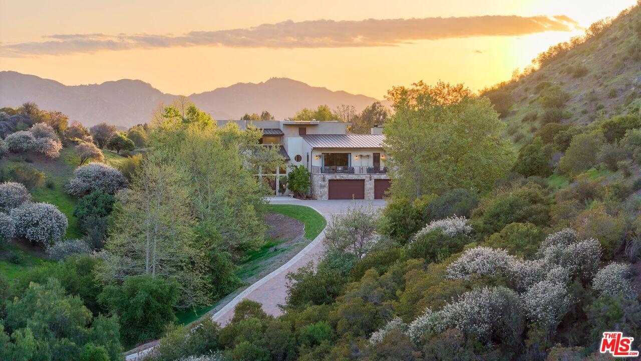 Photo of 24815 Mulholland Hwy, Calabasas, CA 91302